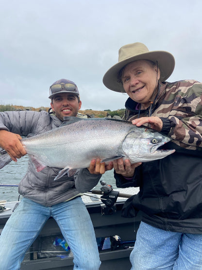 Rogue River Bay Summer Salmon Fishing Trip