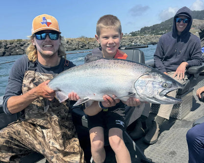 Rogue River Bay Summer Salmon Fishing Trip